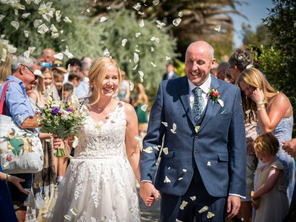 Holly and Andy’s wedding at Field Place – confetti shower