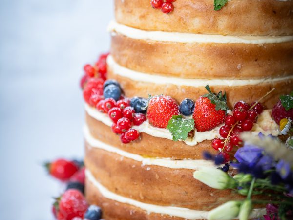 Holly and Andy’s wedding at Field Place – the naked wedding cake